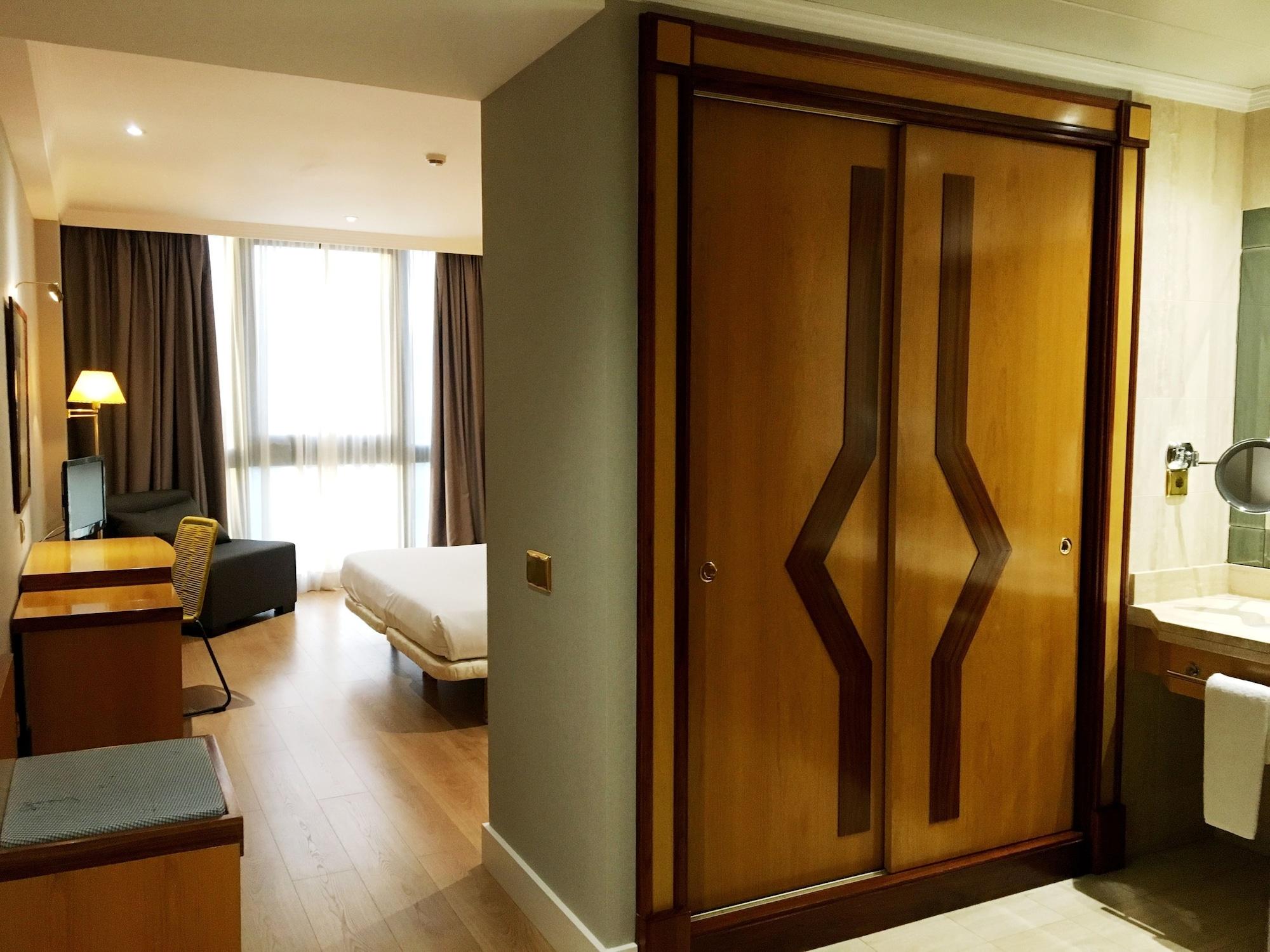 Oca Puerta Del Camino Hotel Сантьяго-де-Компостела Экстерьер фото