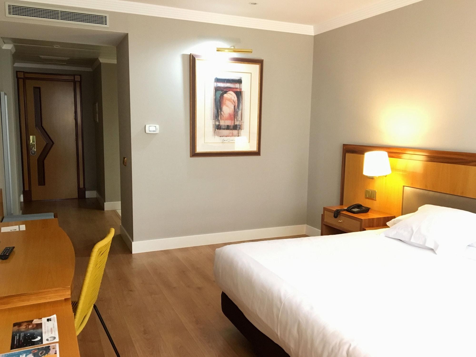 Oca Puerta Del Camino Hotel Сантьяго-де-Компостела Экстерьер фото