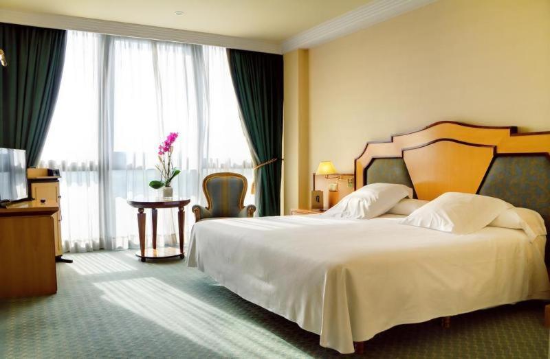 Oca Puerta Del Camino Hotel Сантьяго-де-Компостела Номер фото