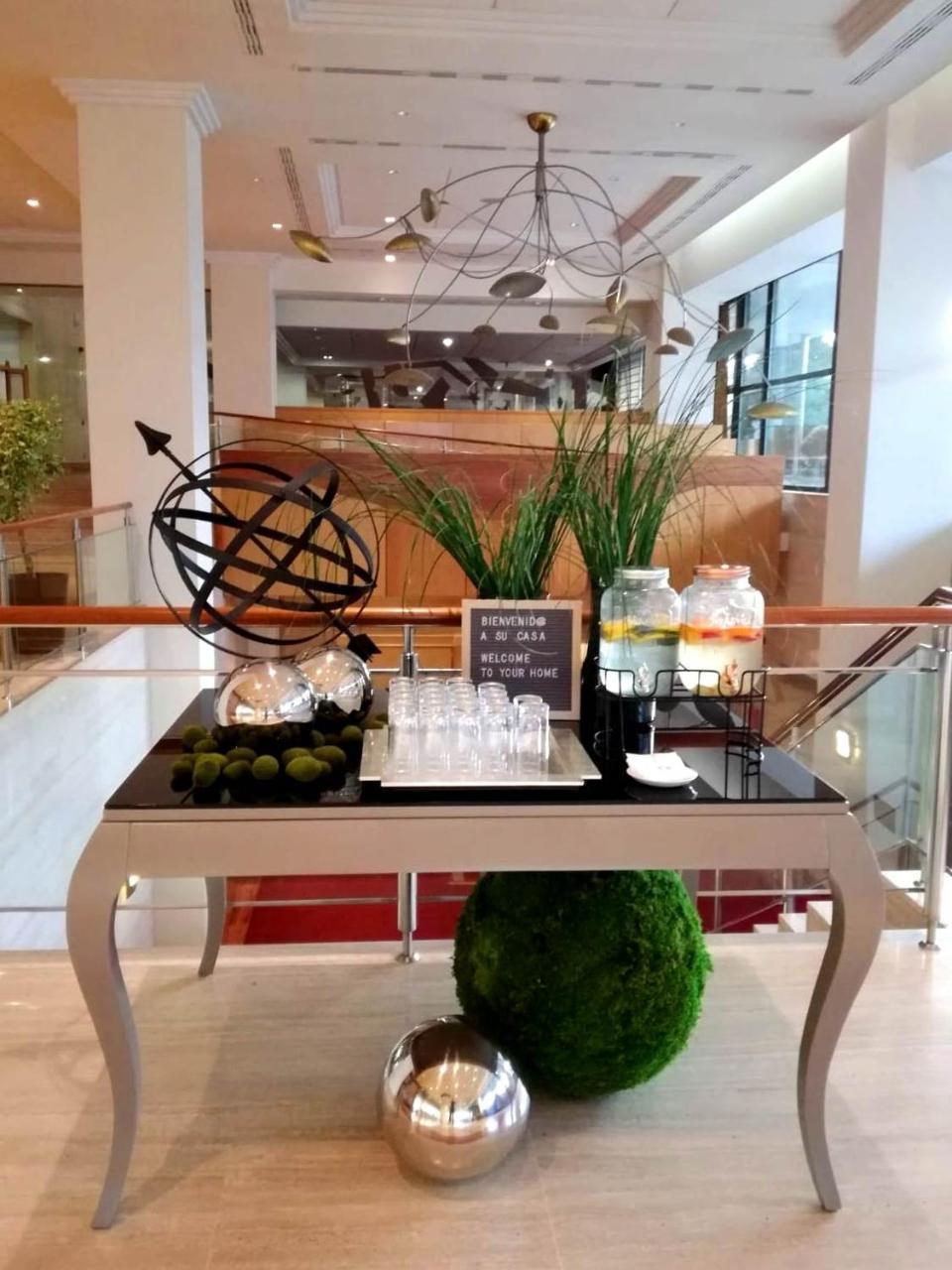 Oca Puerta Del Camino Hotel Сантьяго-де-Компостела Экстерьер фото