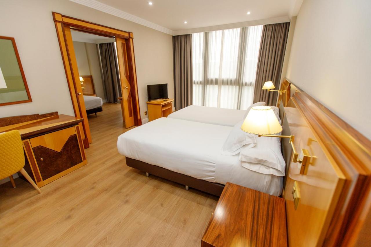 Oca Puerta Del Camino Hotel Сантьяго-де-Компостела Экстерьер фото